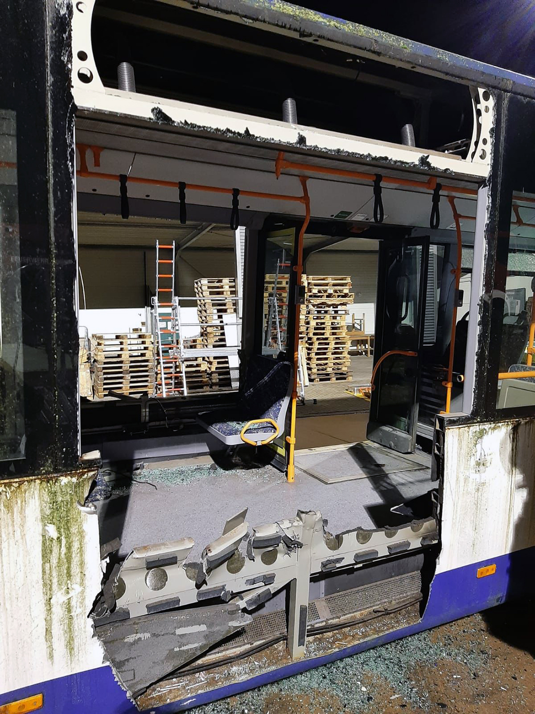 2022.11.09 Menschenrettung bei einem Bus-Unfall 06